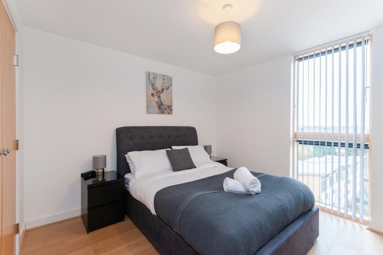 The Vizion Serviced Apartments From Pincott Properties - Free Parking, Private Balcony, And Wifi 米尔顿凯恩斯 外观 照片