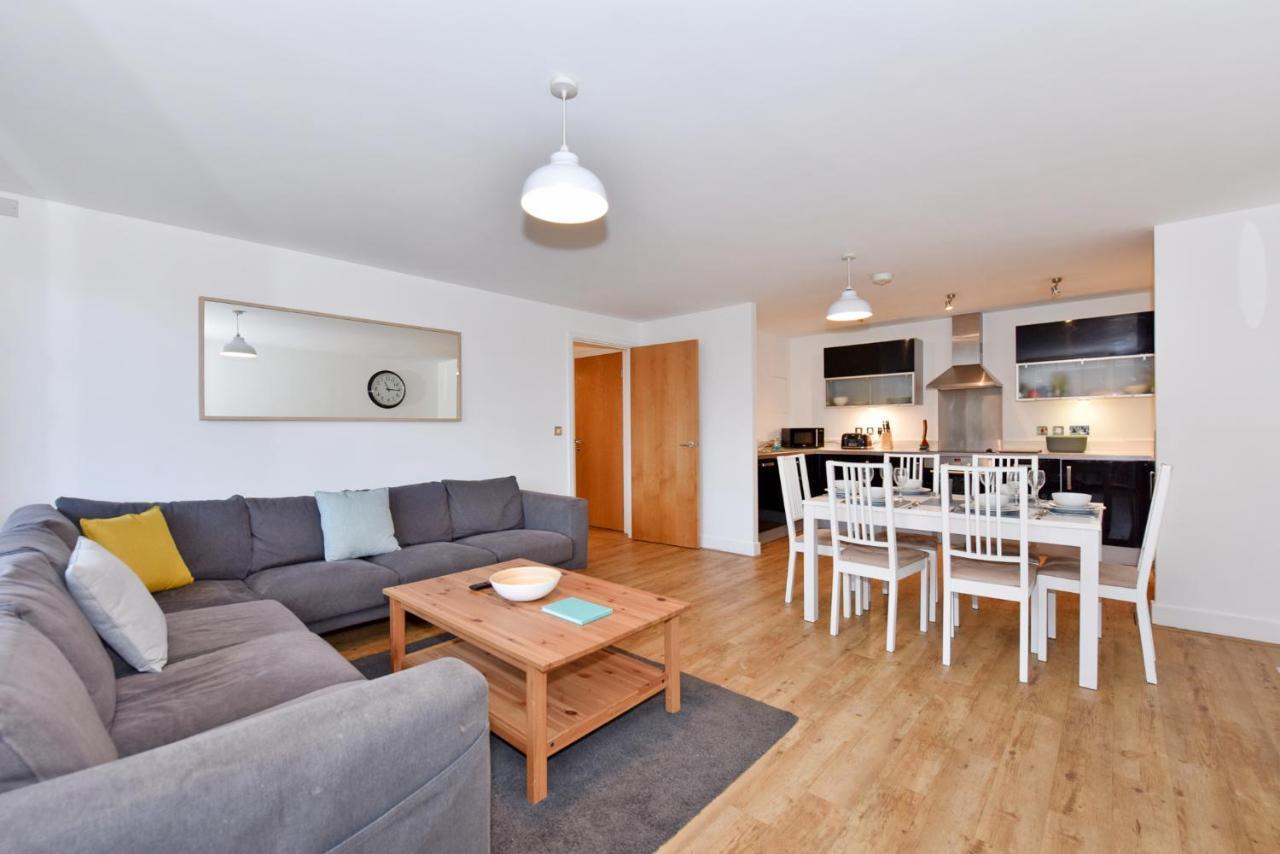 The Vizion Serviced Apartments From Pincott Properties - Free Parking, Private Balcony, And Wifi 米尔顿凯恩斯 外观 照片