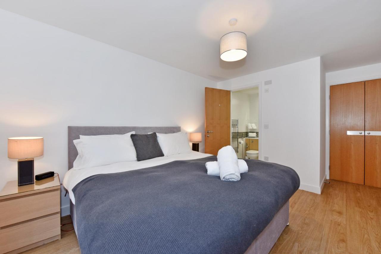 The Vizion Serviced Apartments From Pincott Properties - Free Parking, Private Balcony, And Wifi 米尔顿凯恩斯 外观 照片