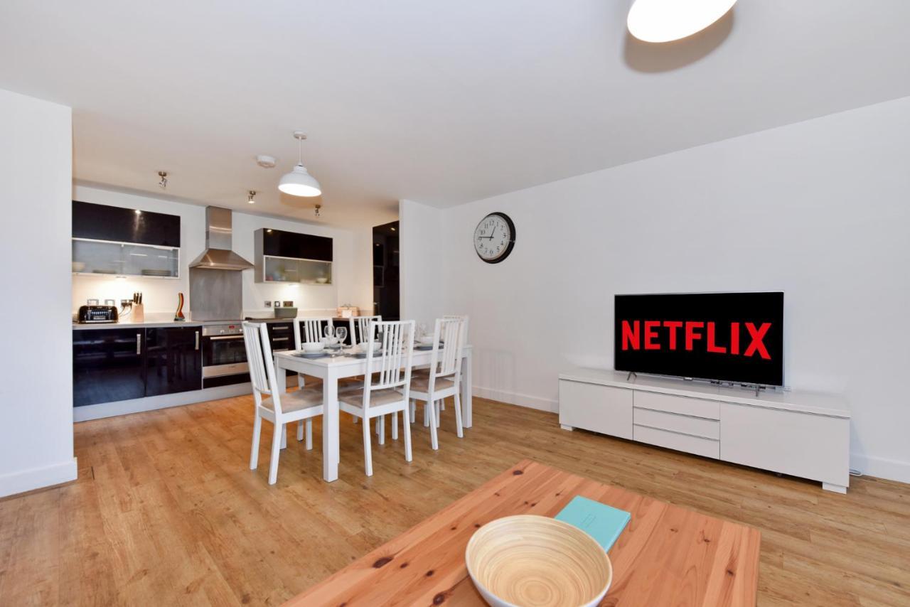 The Vizion Serviced Apartments From Pincott Properties - Free Parking, Private Balcony, And Wifi 米尔顿凯恩斯 外观 照片