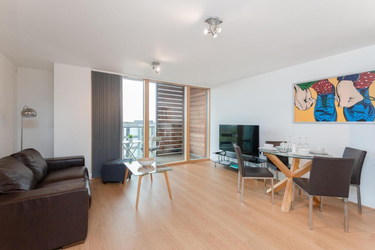 The Vizion Serviced Apartments From Pincott Properties - Free Parking, Private Balcony, And Wifi 米尔顿凯恩斯 外观 照片