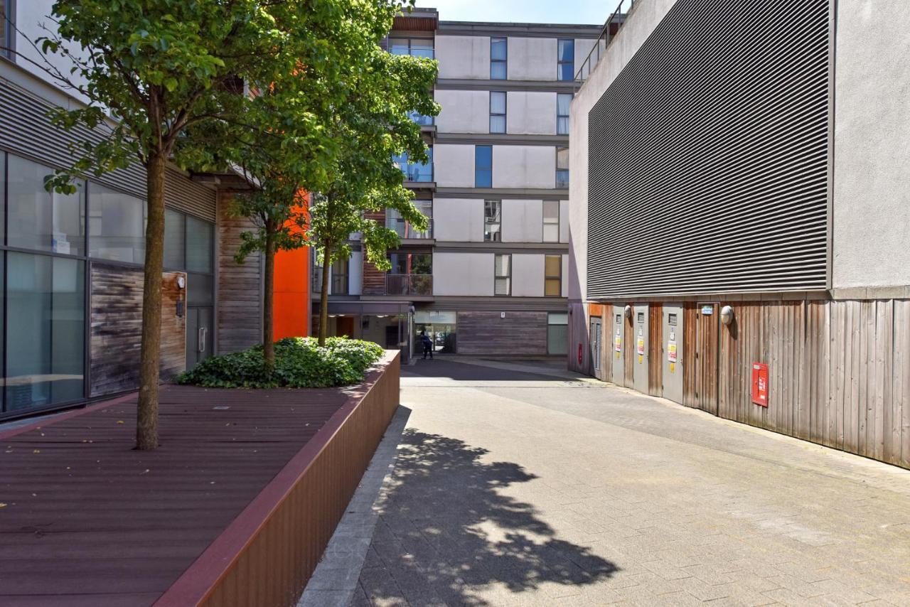 The Vizion Serviced Apartments From Pincott Properties - Free Parking, Private Balcony, And Wifi 米尔顿凯恩斯 外观 照片