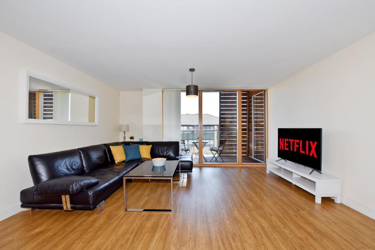 The Vizion Serviced Apartments From Pincott Properties - Free Parking, Private Balcony, And Wifi 米尔顿凯恩斯 外观 照片