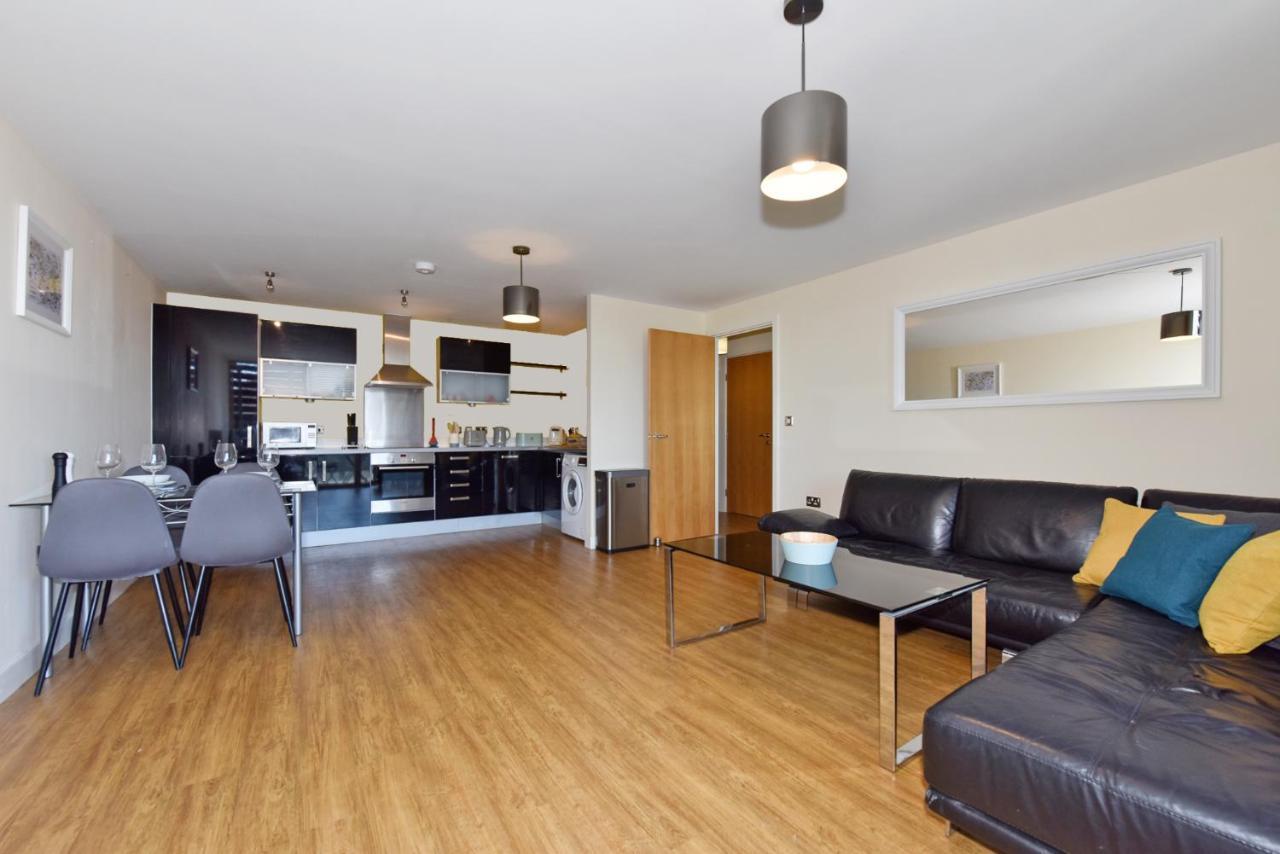 The Vizion Serviced Apartments From Pincott Properties - Free Parking, Private Balcony, And Wifi 米尔顿凯恩斯 外观 照片