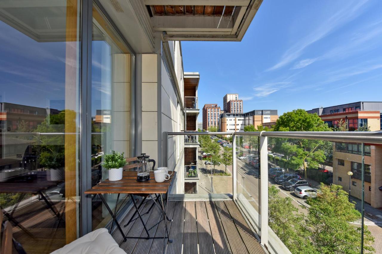 The Vizion Serviced Apartments From Pincott Properties - Free Parking, Private Balcony, And Wifi 米尔顿凯恩斯 外观 照片