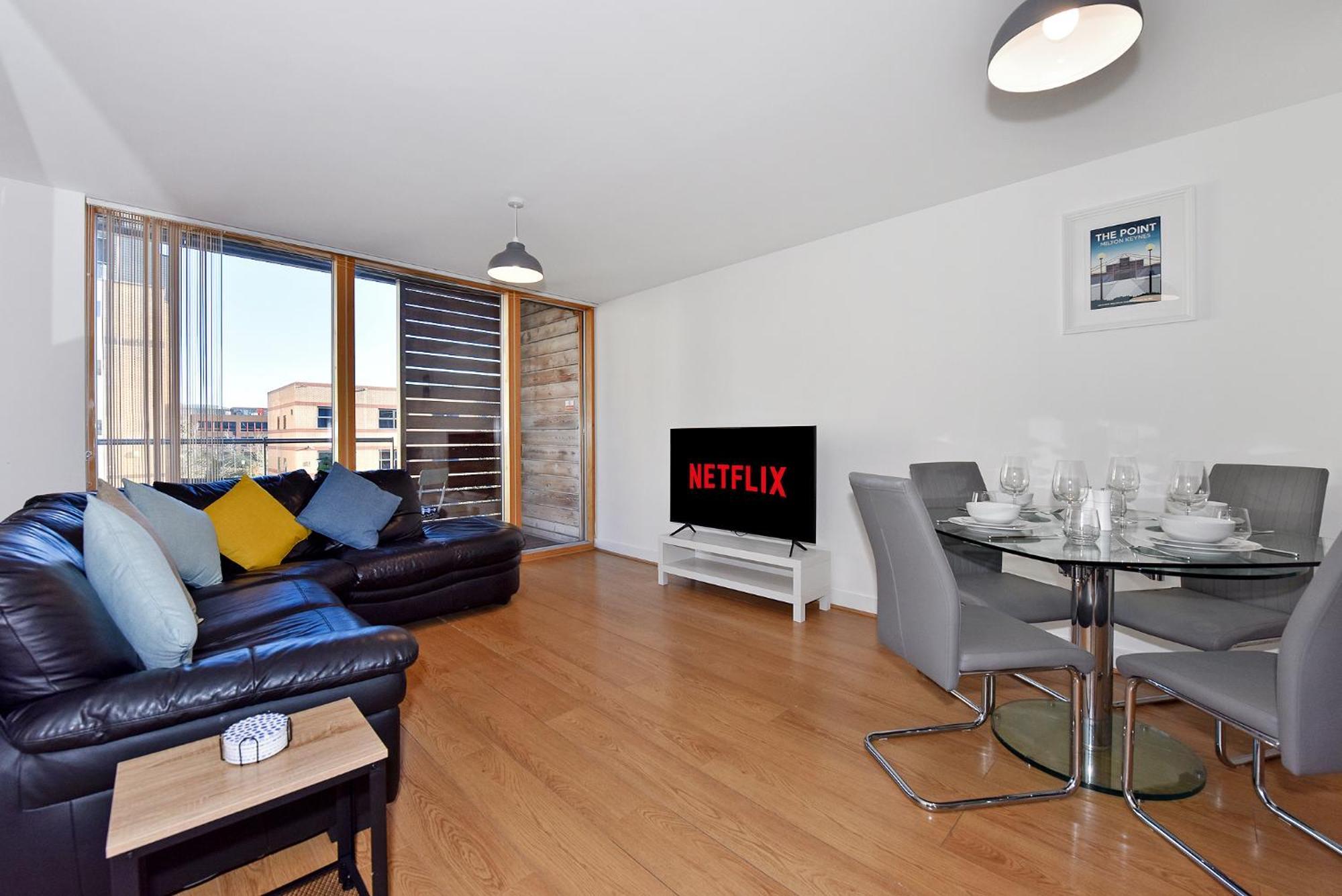 The Vizion Serviced Apartments From Pincott Properties - Free Parking, Private Balcony, And Wifi 米尔顿凯恩斯 外观 照片