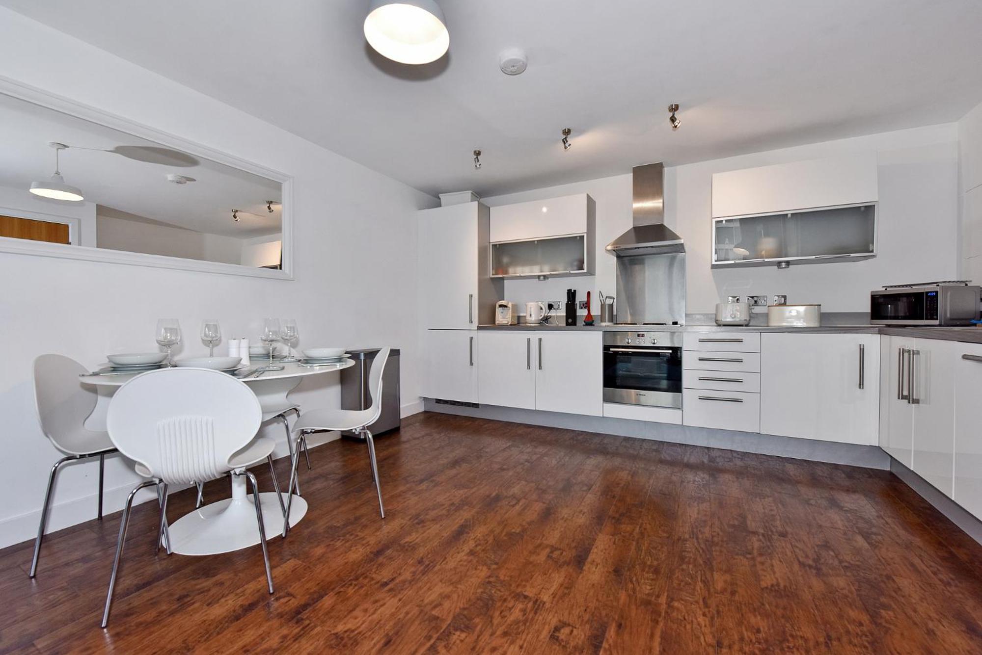 The Vizion Serviced Apartments From Pincott Properties - Free Parking, Private Balcony, And Wifi 米尔顿凯恩斯 外观 照片