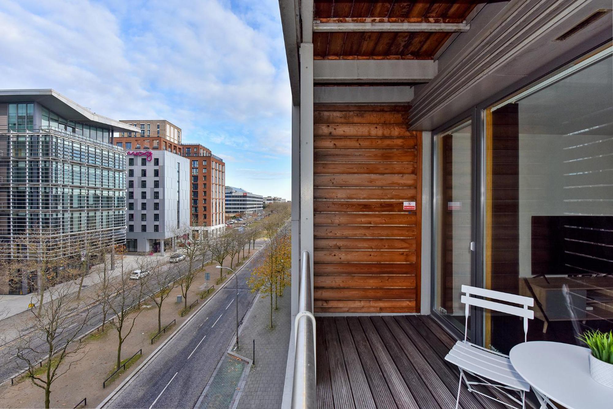 The Vizion Serviced Apartments From Pincott Properties - Free Parking, Private Balcony, And Wifi 米尔顿凯恩斯 外观 照片