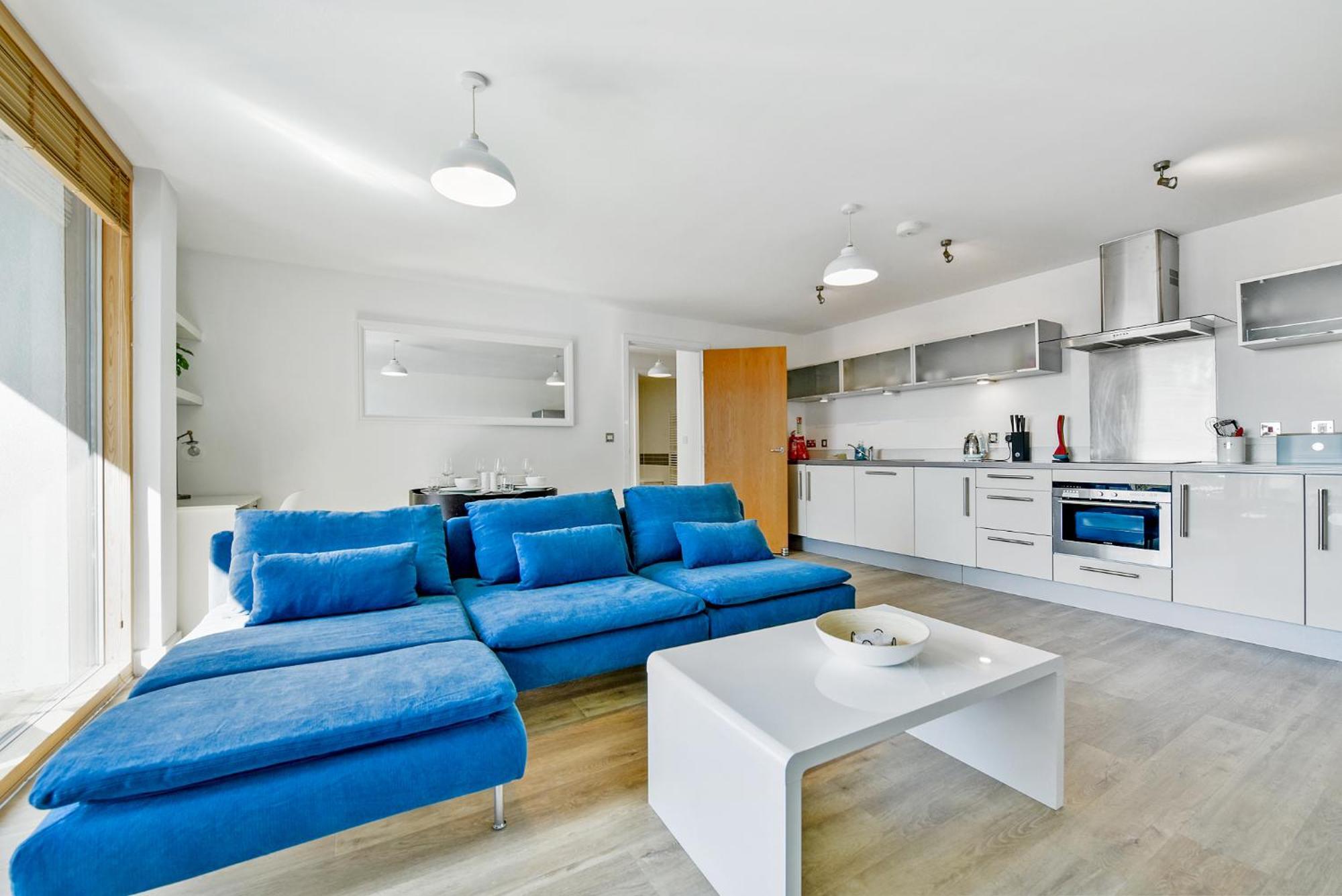 The Vizion Serviced Apartments From Pincott Properties - Free Parking, Private Balcony, And Wifi 米尔顿凯恩斯 外观 照片