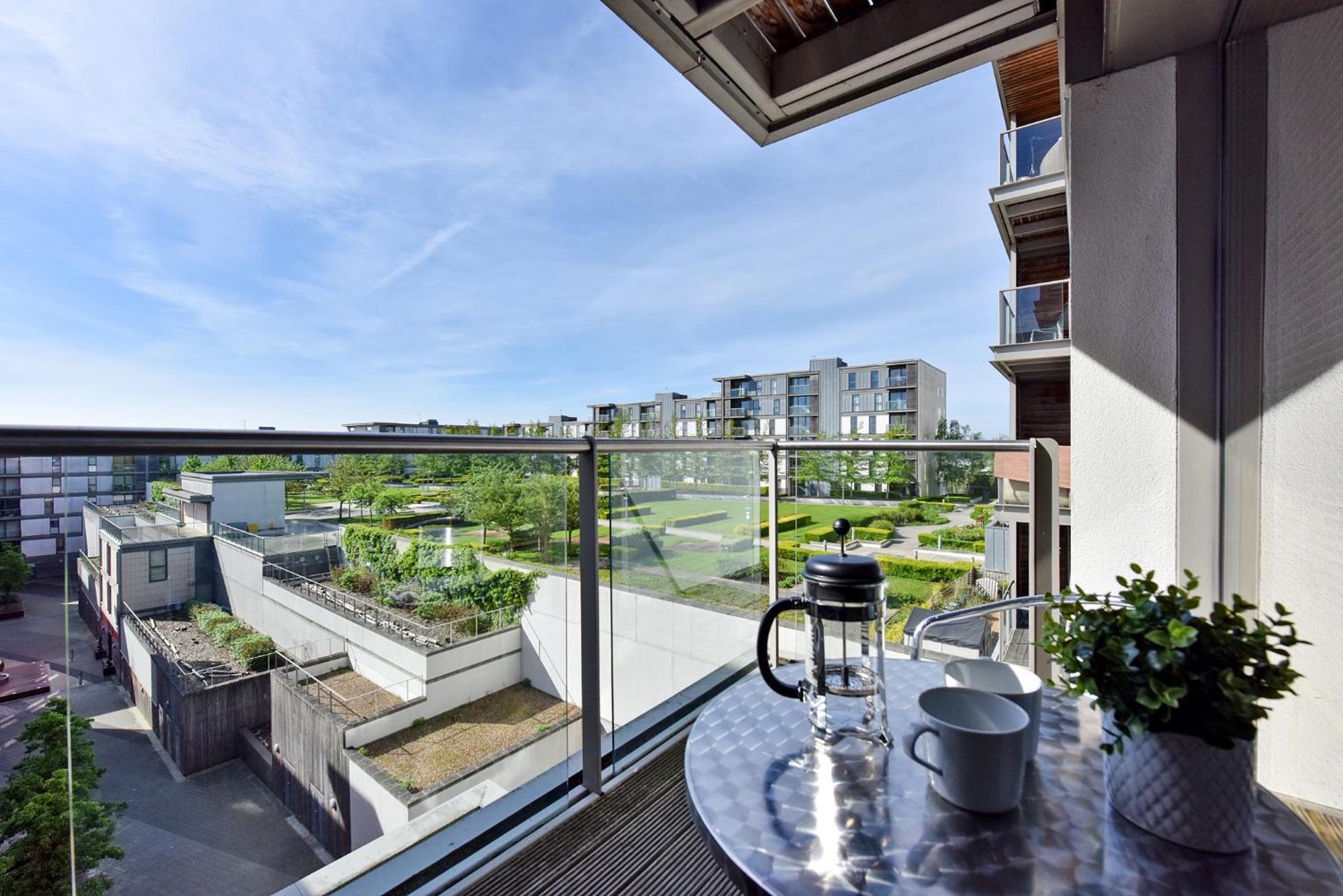 The Vizion Serviced Apartments From Pincott Properties - Free Parking, Private Balcony, And Wifi 米尔顿凯恩斯 外观 照片