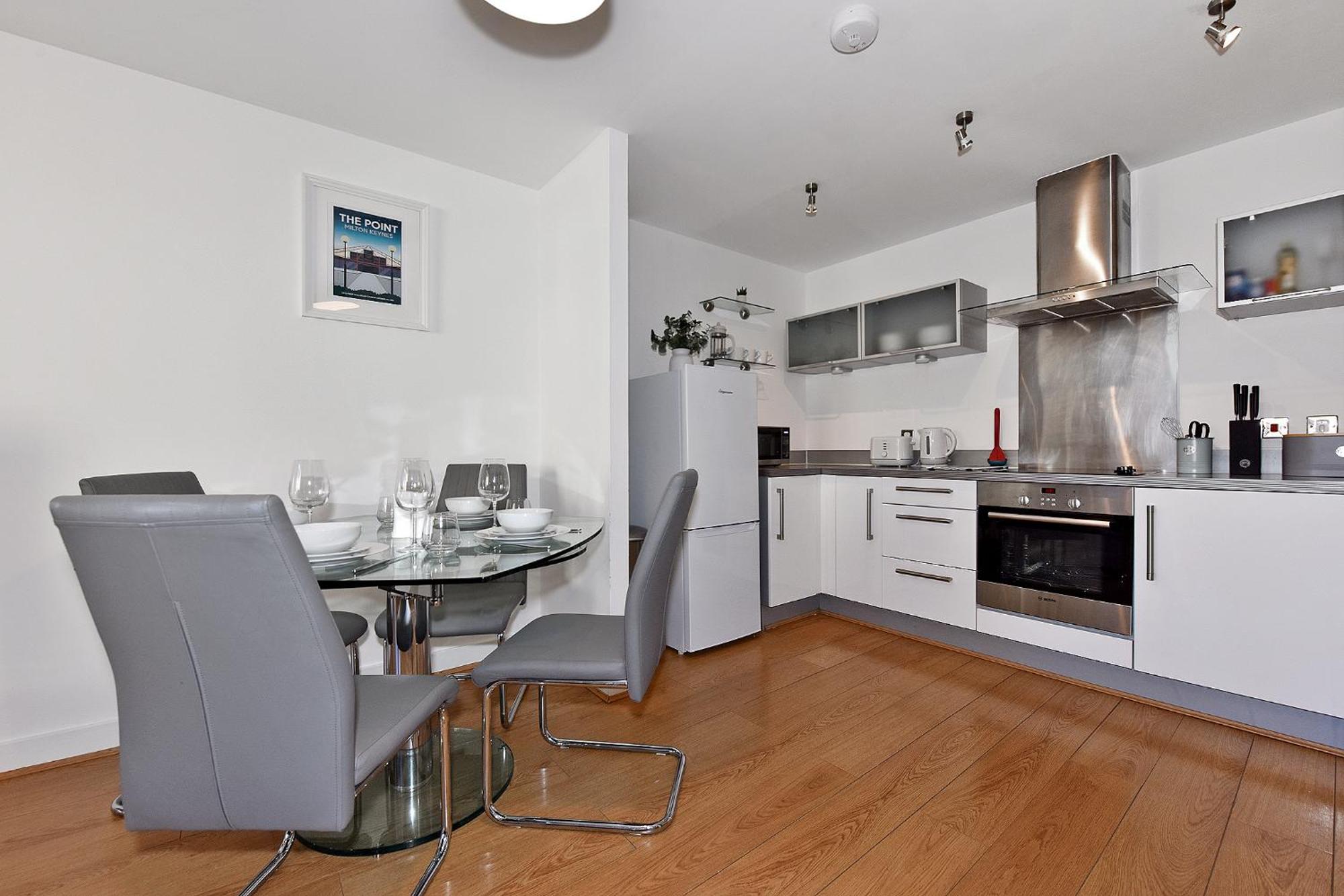 The Vizion Serviced Apartments From Pincott Properties - Free Parking, Private Balcony, And Wifi 米尔顿凯恩斯 客房 照片