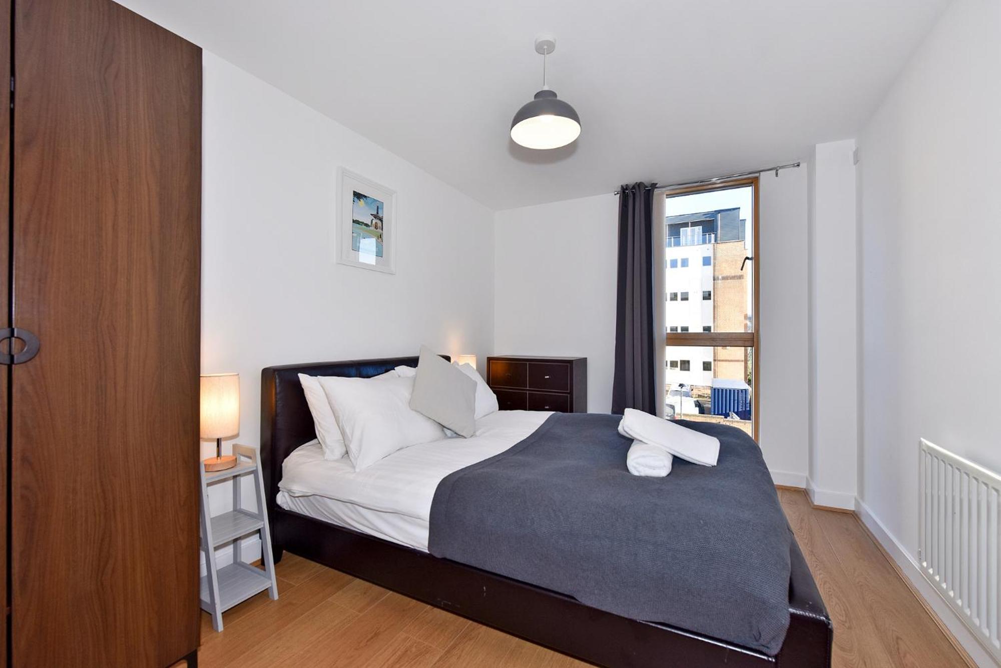 The Vizion Serviced Apartments From Pincott Properties - Free Parking, Private Balcony, And Wifi 米尔顿凯恩斯 客房 照片