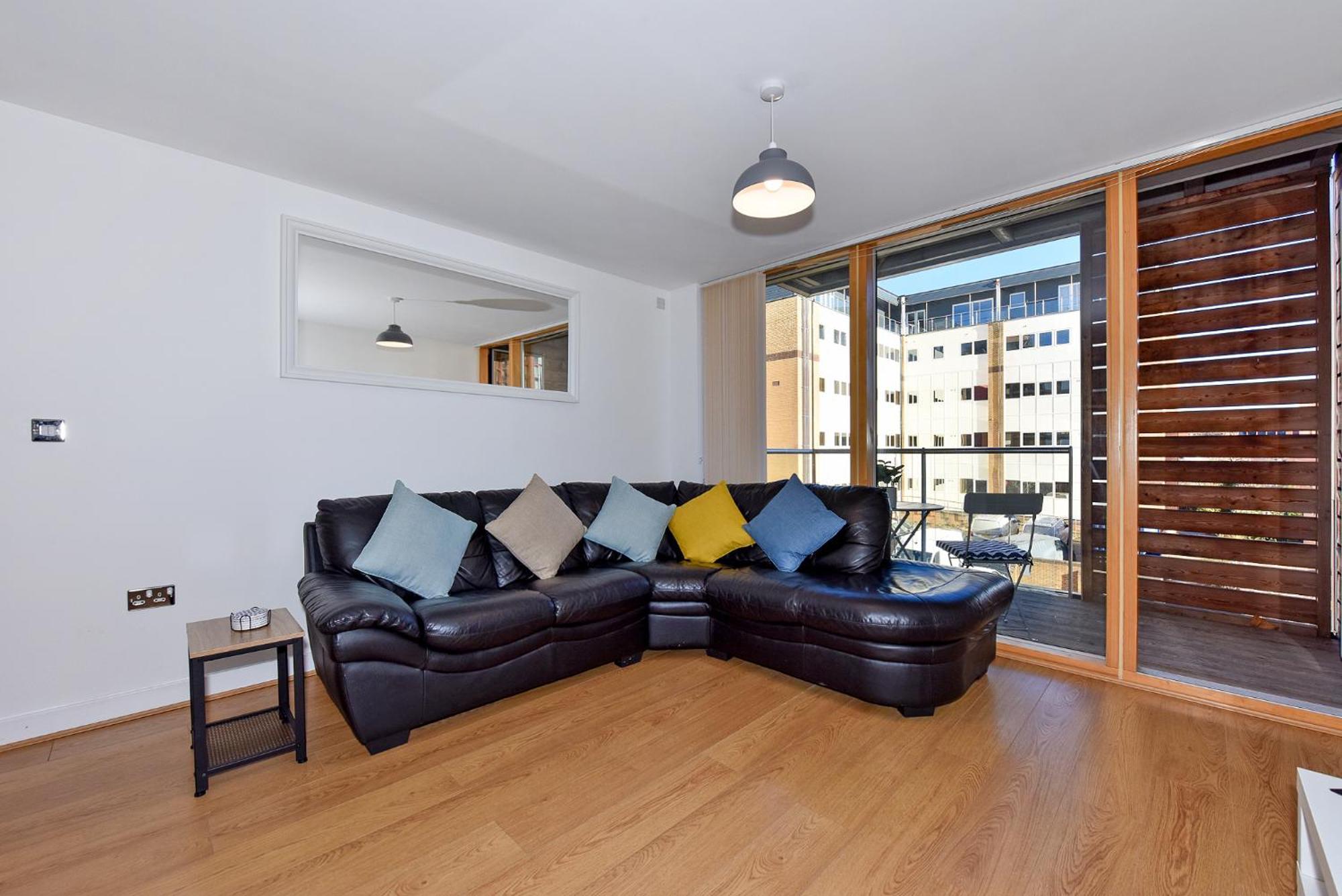 The Vizion Serviced Apartments From Pincott Properties - Free Parking, Private Balcony, And Wifi 米尔顿凯恩斯 客房 照片