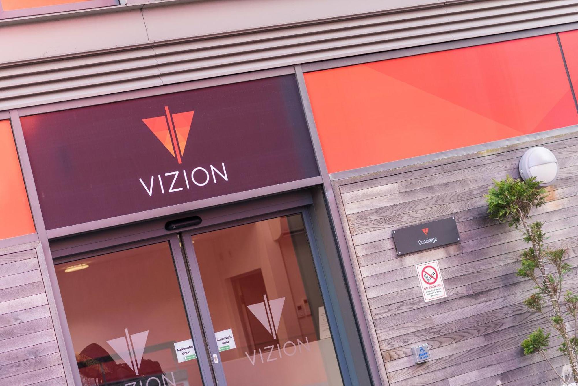 The Vizion Serviced Apartments From Pincott Properties - Free Parking, Private Balcony, And Wifi 米尔顿凯恩斯 外观 照片