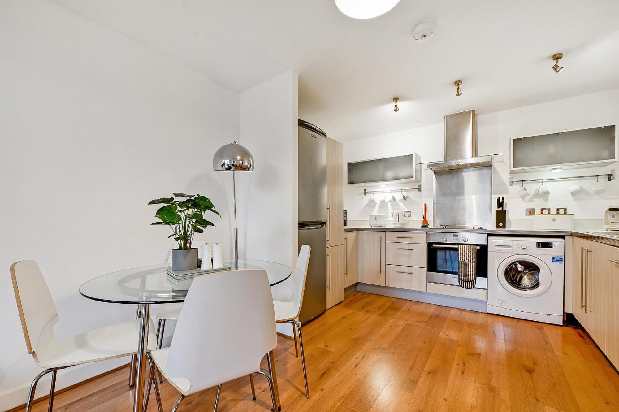 The Vizion Serviced Apartments From Pincott Properties - Free Parking, Private Balcony, And Wifi 米尔顿凯恩斯 外观 照片