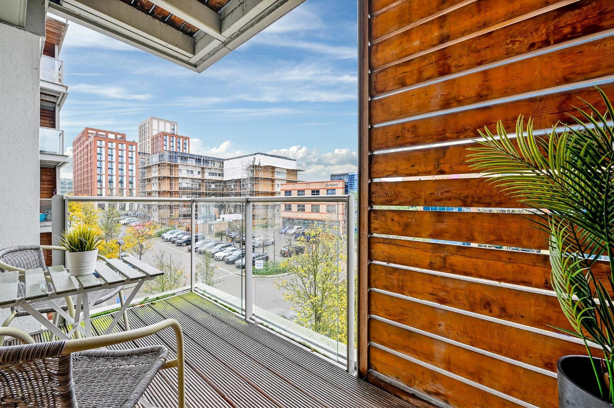 The Vizion Serviced Apartments From Pincott Properties - Free Parking, Private Balcony, And Wifi 米尔顿凯恩斯 外观 照片
