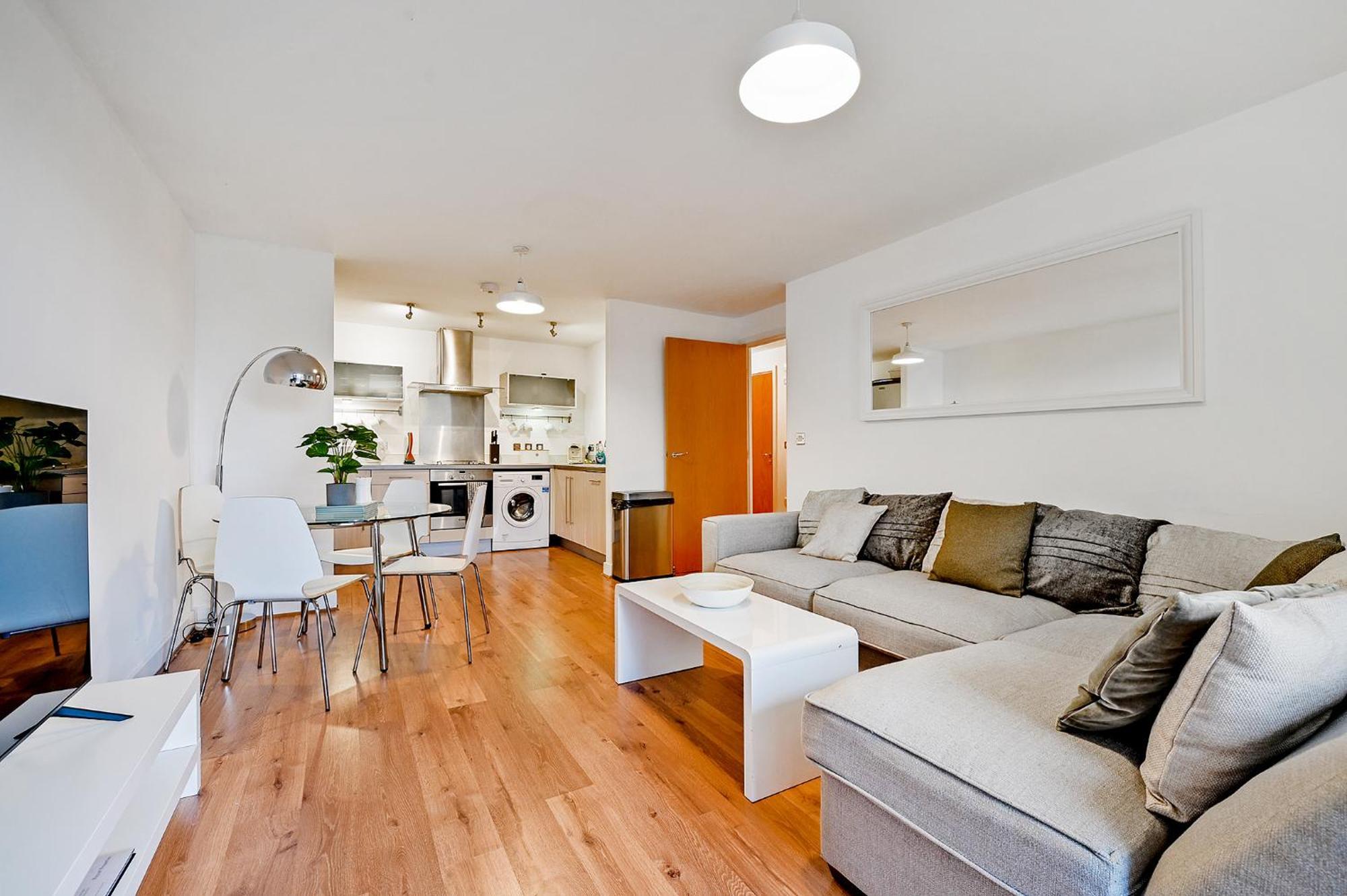 The Vizion Serviced Apartments From Pincott Properties - Free Parking, Private Balcony, And Wifi 米尔顿凯恩斯 外观 照片