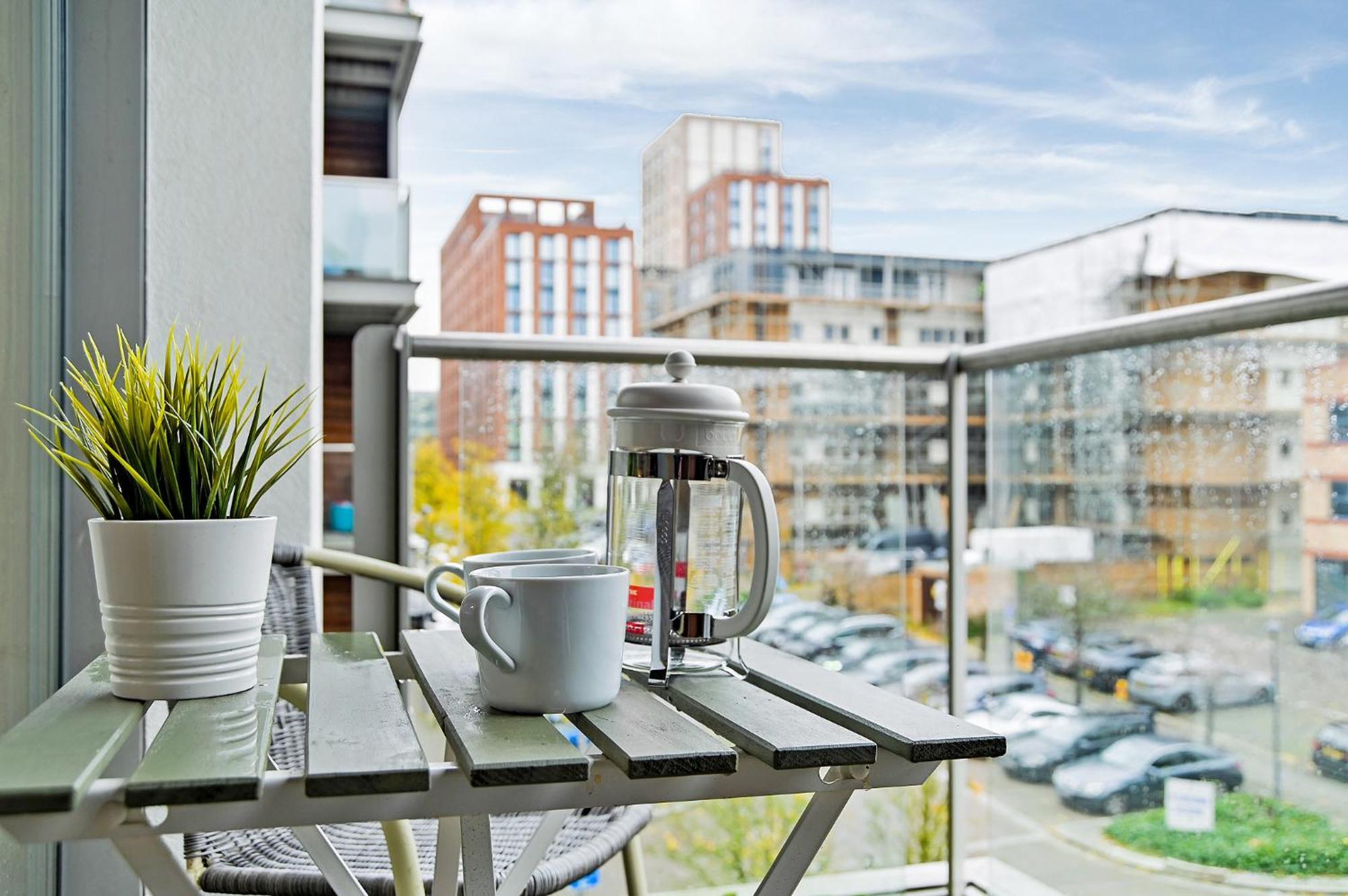 The Vizion Serviced Apartments From Pincott Properties - Free Parking, Private Balcony, And Wifi 米尔顿凯恩斯 外观 照片