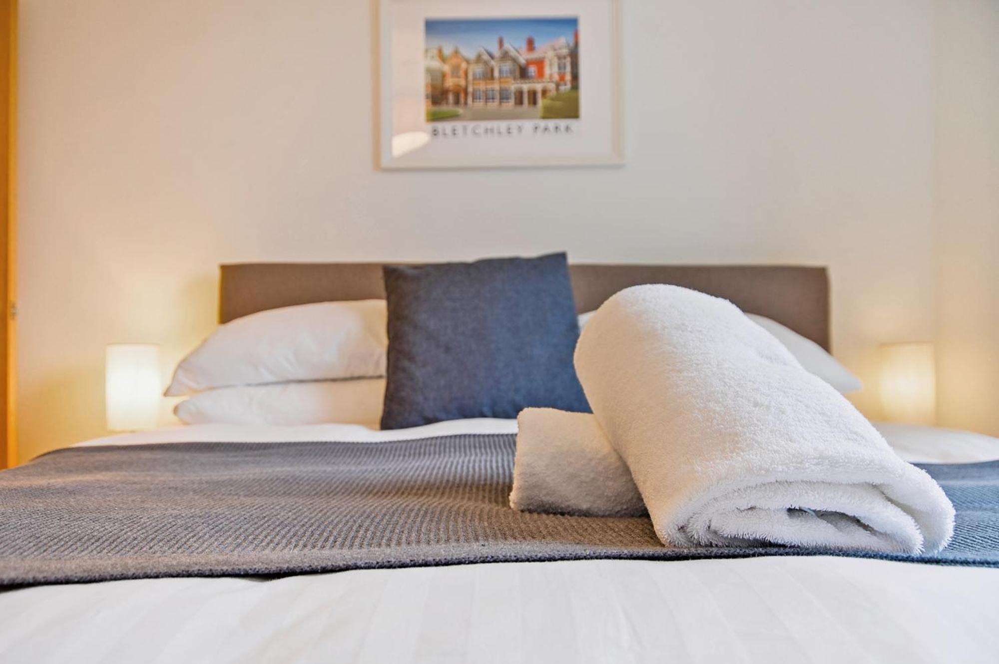 The Vizion Serviced Apartments From Pincott Properties - Free Parking, Private Balcony, And Wifi 米尔顿凯恩斯 外观 照片